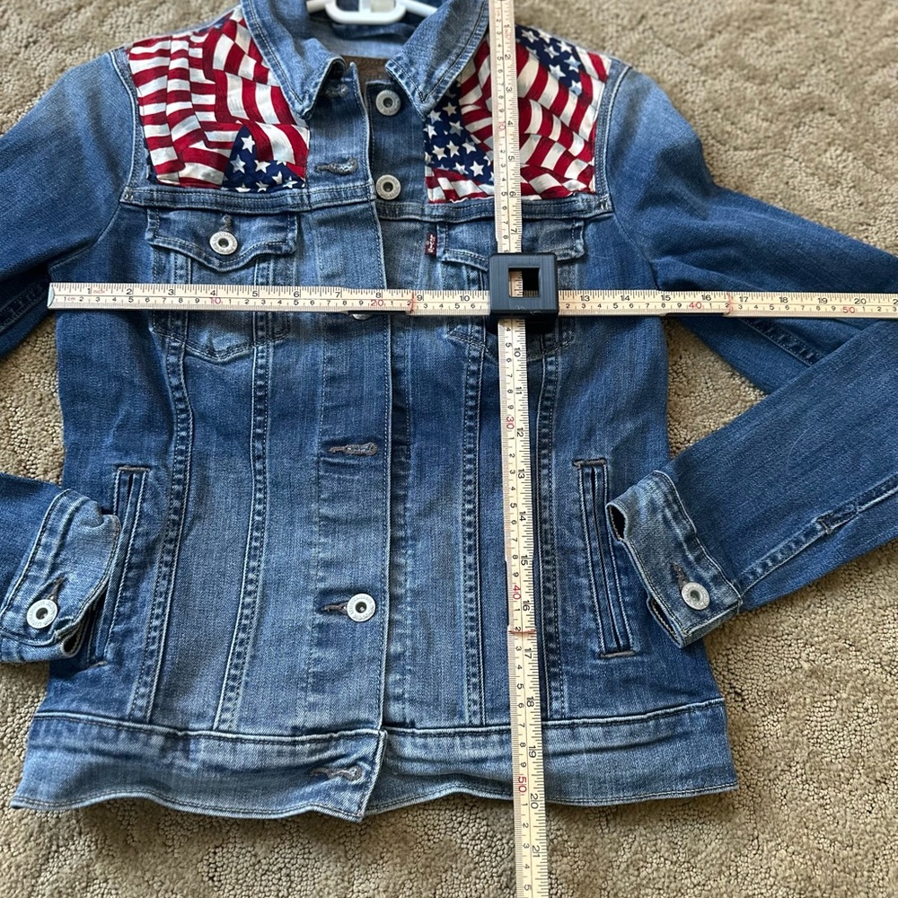 Levi's American Flag Embellished Jean Jacket. Patriotic July 4 statement - Picture 4 of 12